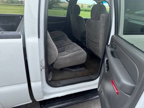 Used 2006 Chevrolet Silverado 1500 LT w/ Light Duty Power Package AWD/4WD image 16
