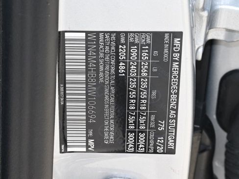 Used 2021 Mercedes-Benz GLB 250 4MATIC w/ Premium Package image 44