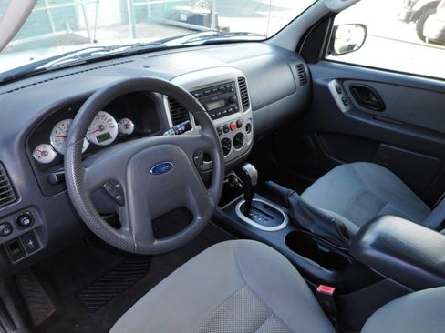 Used 2005 Ford Escape 4WD Hybrid image 14
