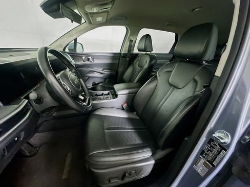 Used 2024 Kia Sorento S image 13