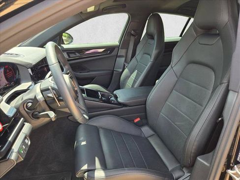 Used 2025 Porsche Panamera image 17