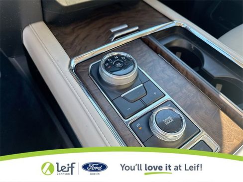 Used 2018 Ford Expedition Platinum image 25