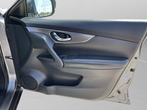 Used 2015 Nissan Rogue SV FWD image 18