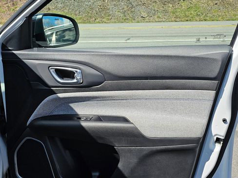 Used 2024 Jeep Compass Latitude image 6