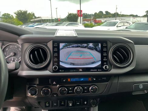 Used 2020 Toyota Tacoma TRD Sport w/ TRD Premium Sport Package AWD/4WD image 17