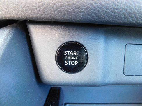 Used 2025 Nissan Rogue SV FWD image 16