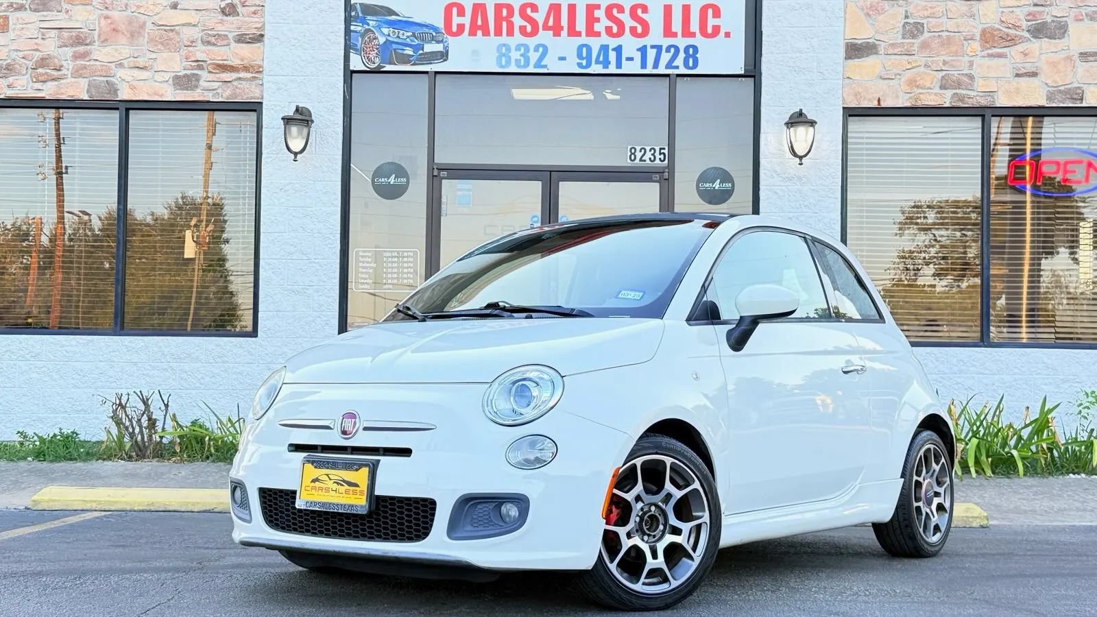 Used 2015 FIAT 500 Sport w/ Comfort/Convenience Group FWD image 2