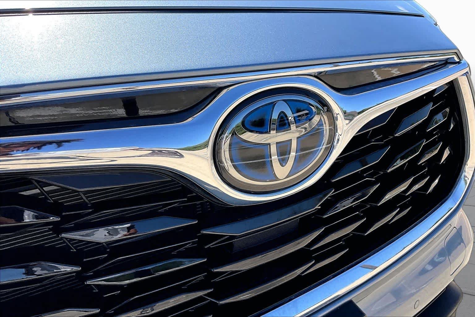 Used 2022 Toyota Highlander Limited FWD image 30