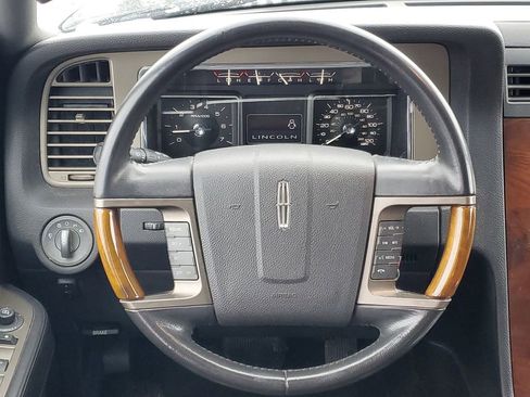 Used 2012 Lincoln Navigator Base image 25