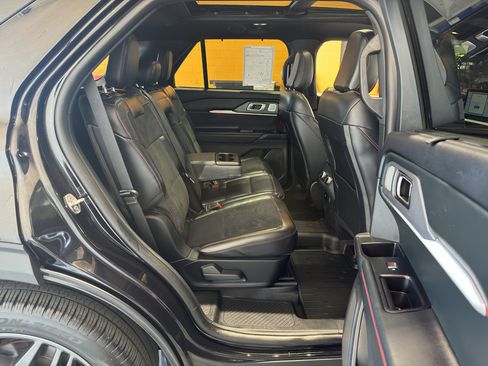 Used 2025 Ford Explorer ST AWD/4WD image 16