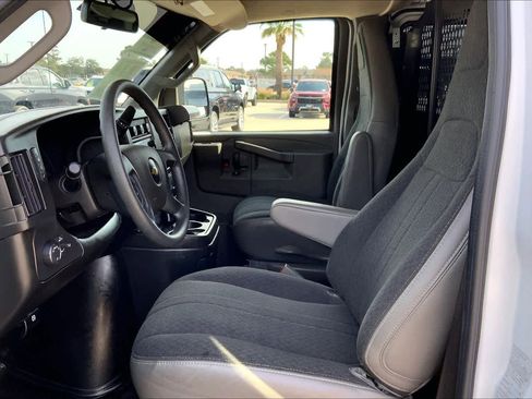 Used 2023 Chevrolet Express 2500 w/ Driver Convenience Package image 6