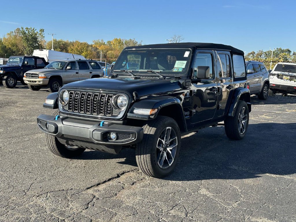 Used 2024 Jeep Wrangler Unlimited w/ Convenience Group AWD/4WD image 7