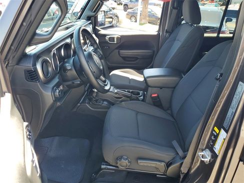 Used 2021 Jeep Wrangler Unlimited Sport image 17