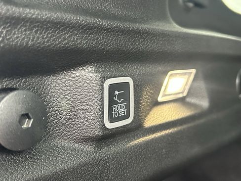 Used 2025 Jeep Grand Cherokee L Laredo w/ Luxury Tech Group I image 9