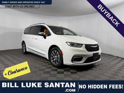 Used 2023 Chrysler Pacifica Pinnacle