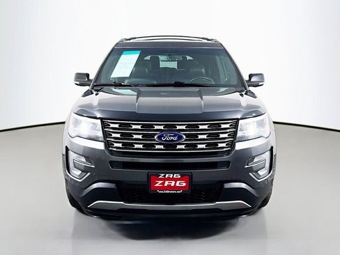 Used 2017 Ford Explorer XLT w/ Equipment Group 202A AWD/4WD image 8