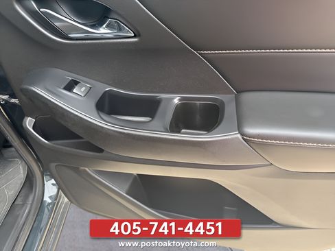 Used 2021 Chevrolet Traverse RS FWD image 24