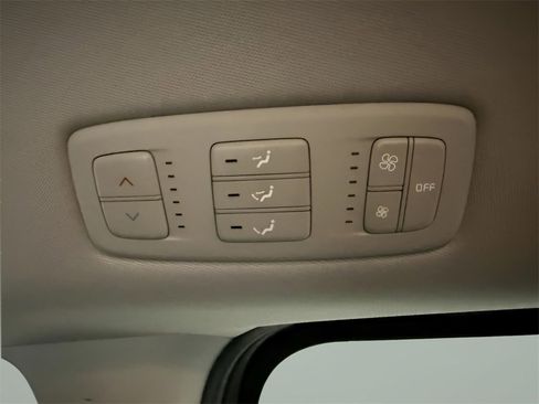 Used 2022 Kia Carnival LX image 23