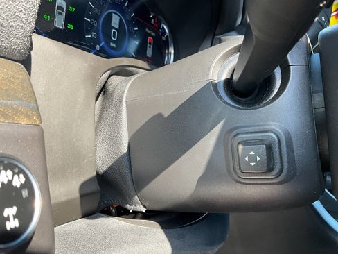 Used 2017 Cadillac Escalade ESV Platinum image 50