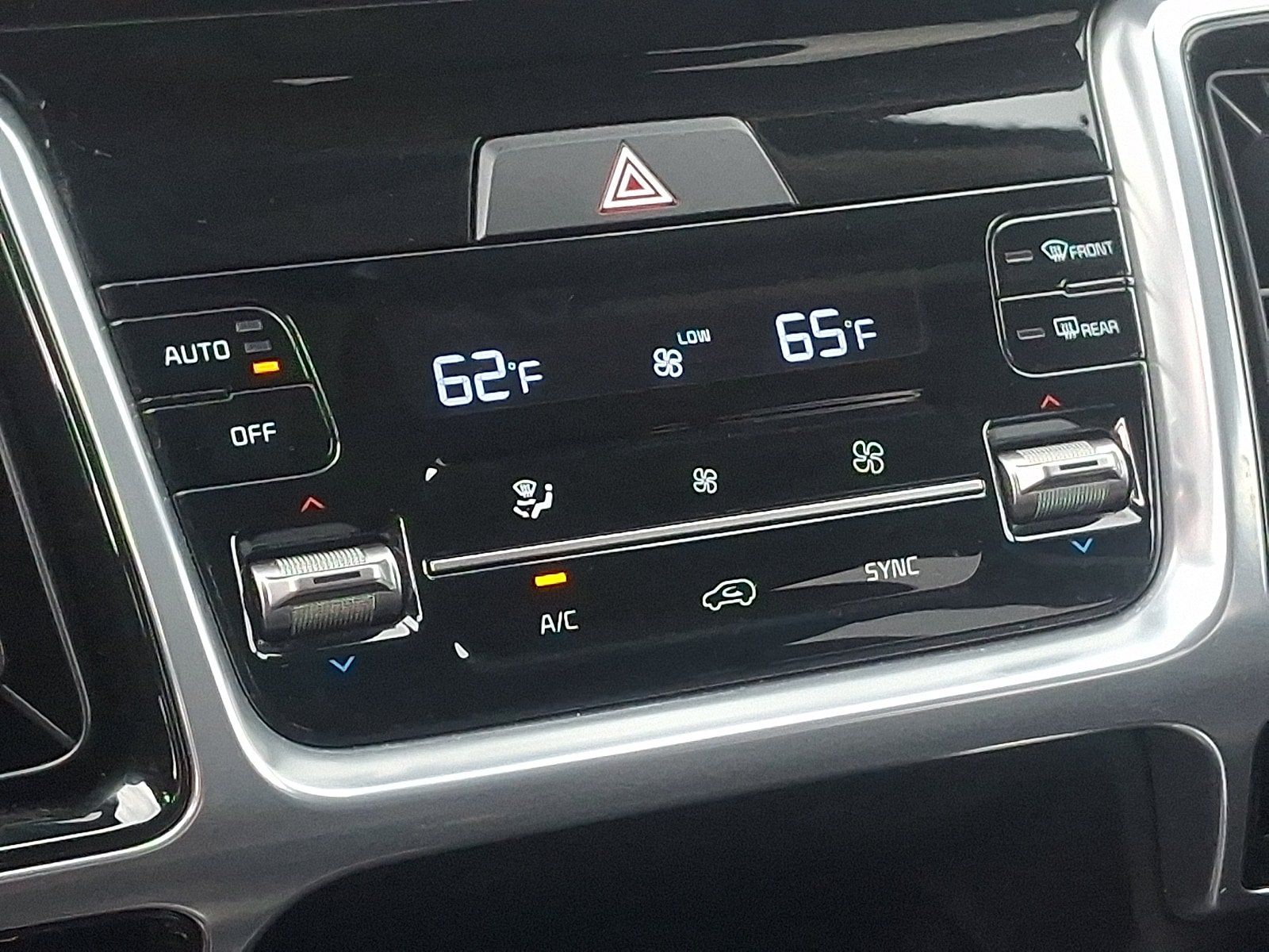 Used 2023 Kia Sorento SX AWD/4WD image 17
