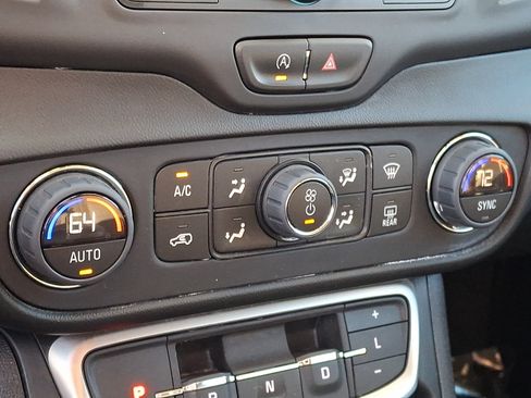 Used 2023 GMC Terrain SLE w/ Driver Convenience Package FWD image 17