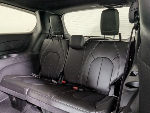 New 2026 Chrysler Pacifica Select FWD image 26