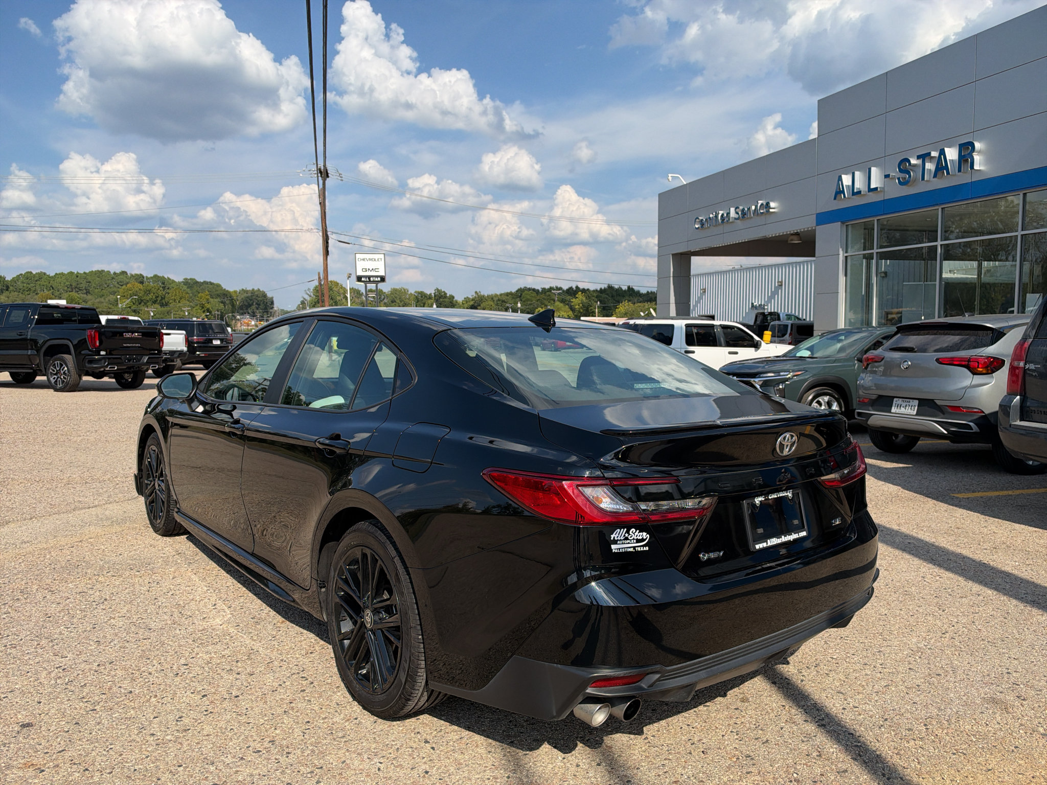 Used 2025 Toyota Camry SE FWD image 7
