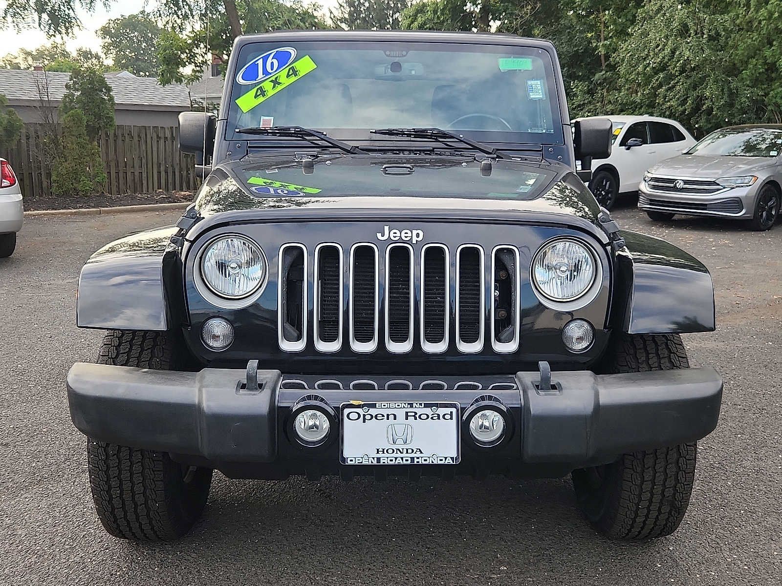 Used 2016 Jeep Wrangler Unlimited Sahara w/ Dual Top Group AWD/4WD image 2