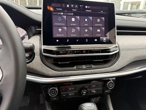 Used 2024 Jeep Compass Latitude image 17