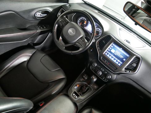 Used 2021 Jeep Cherokee Trailhawk w/ Trailer Tow Group image 9