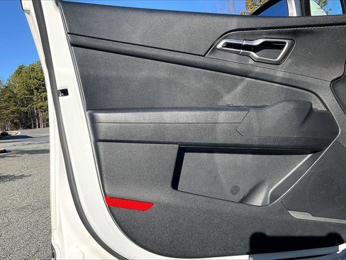 Used 2025 Kia Sportage LX image 25