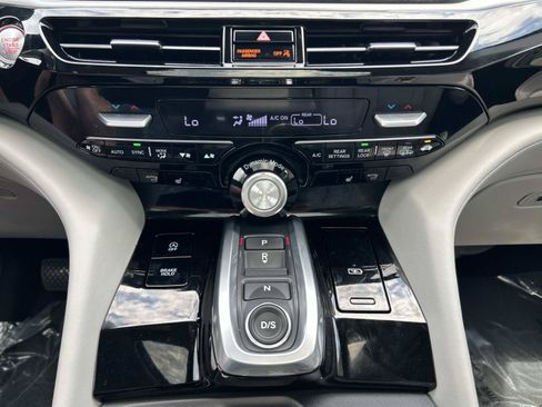 Used 2023 Acura MDX SH-AWD w/ Technology Package image 30