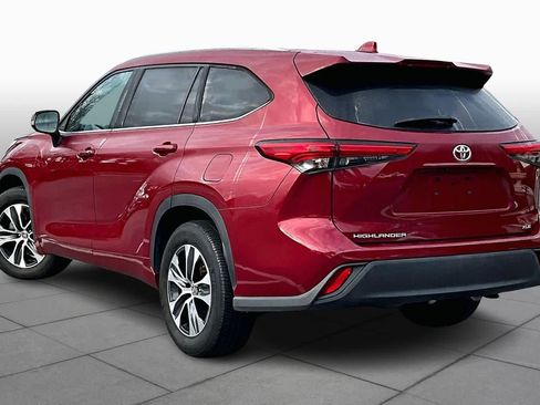 Used 2020 Toyota Highlander XLE image 11