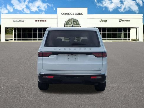 Used 2024 Jeep Wagoneer Series II w/ Flexible Seating Group RWD image 7