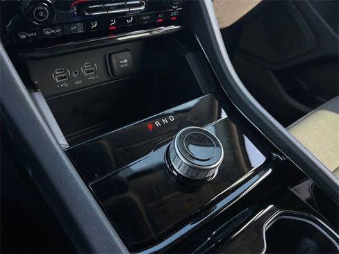 Used 2023 Jeep Grand Cherokee Laredo image 17