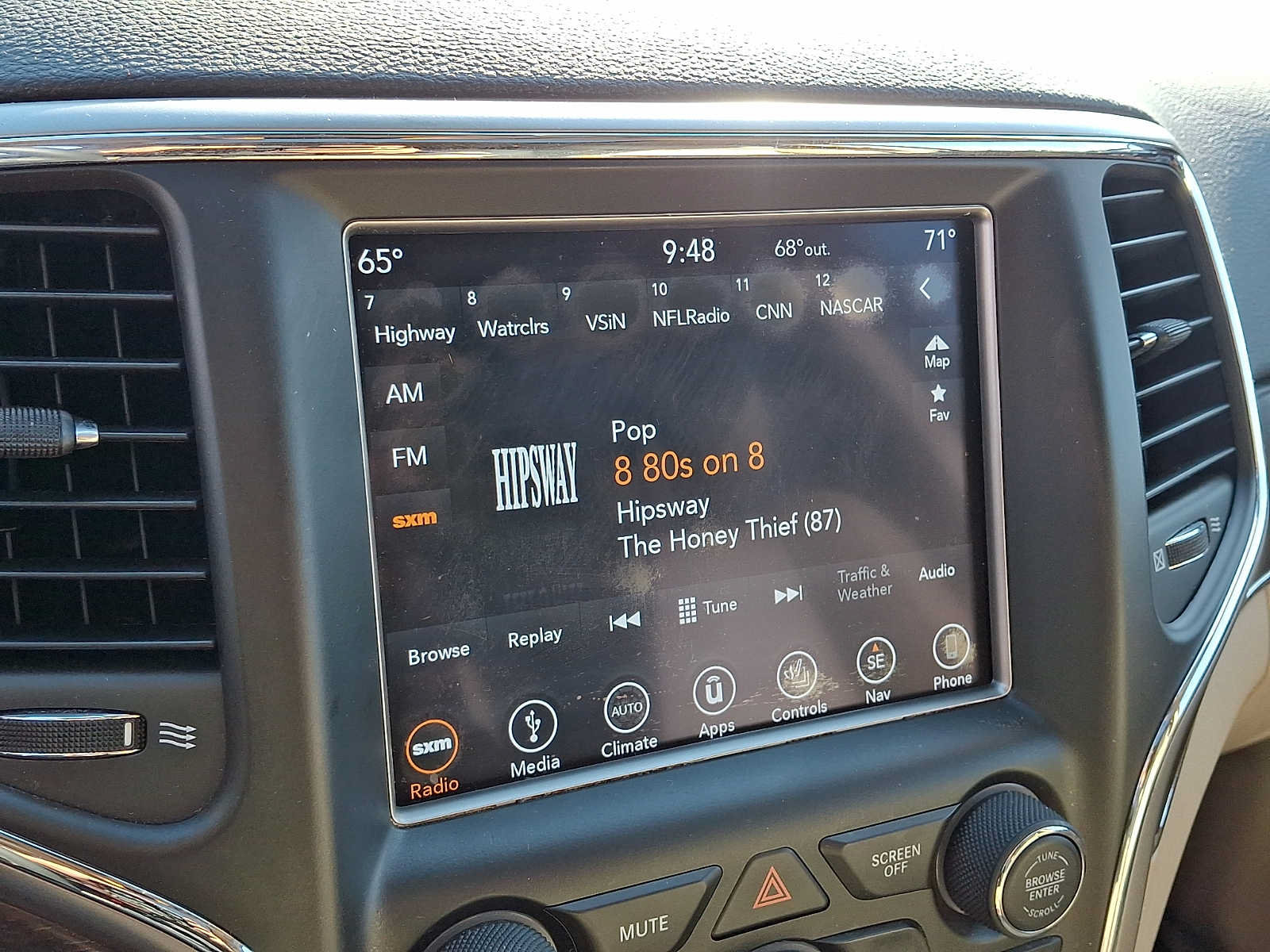 Used 2018 Jeep Grand Cherokee Limited AWD/4WD image 18