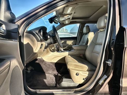 Used 2018 Jeep Grand Cherokee Limited w/ Trailer Tow Group IV image 2