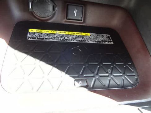 Used 2021 Toyota RAV4 Limited image 18