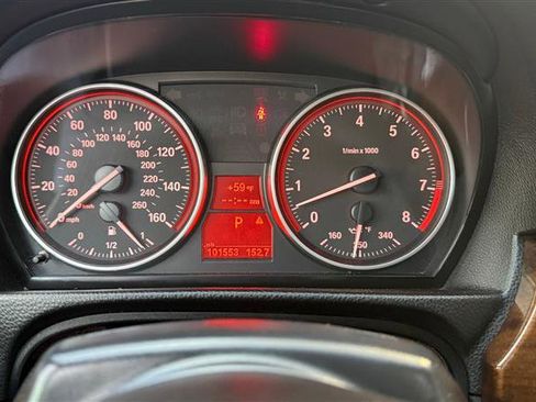 Used 2009 BMW 335i Convertible image 23