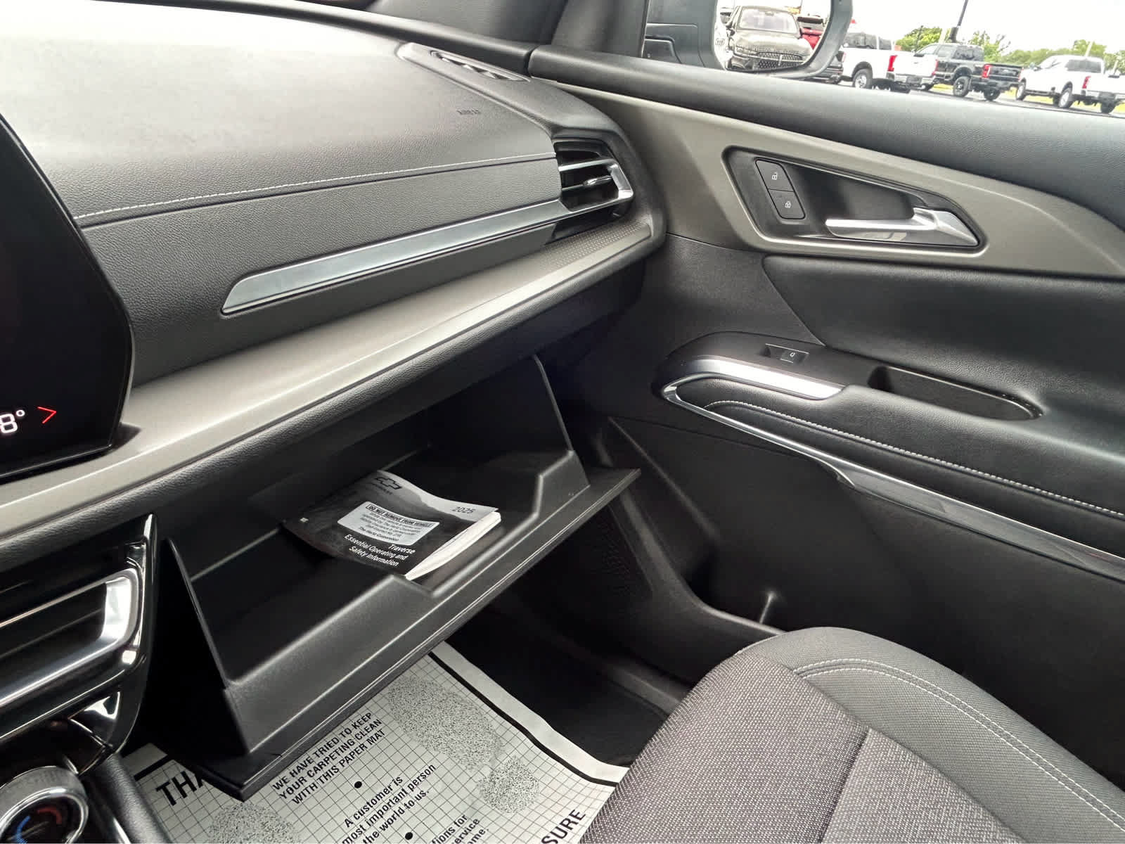 Used 2025 Chevrolet Traverse LT FWD image 50