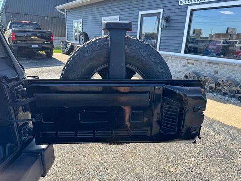 Used 2017 Jeep Wrangler Sport image 41