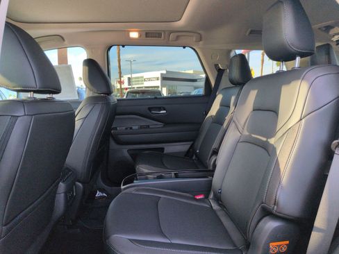 New 2026 Nissan Pathfinder SL w/ SL Premium Package image 11