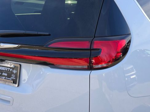 New 2026 Chrysler Pacifica Select image 10