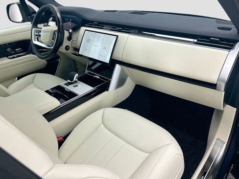 New 2026 Land Rover Range Rover SE image 17