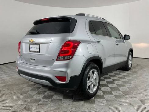Used 2018 Chevrolet Trax LT w/ LT Convenience Package FWD image 8