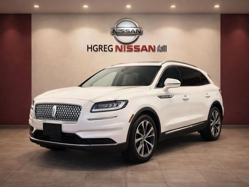 Used 2022 Lincoln Nautilus Reserve AWD/4WD image 2