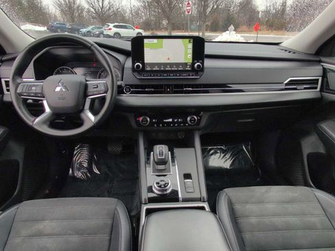 Used 2024 Mitsubishi Outlander SE image 15