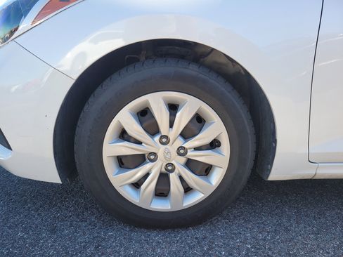 Used 2021 Hyundai Accent SE image 9