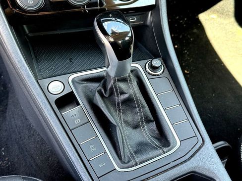 Certified 2024 Volkswagen Jetta SE image 21