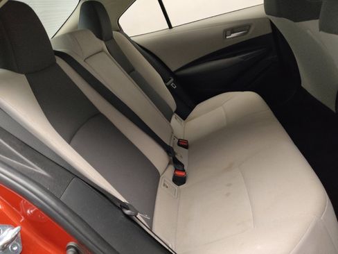 Used 2021 Toyota Corolla LE w/ LE Convenience Package FWD image 19